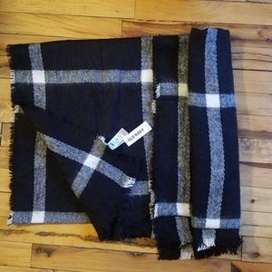 NWT Flannel Blanket Scarf BONUS GLOVES